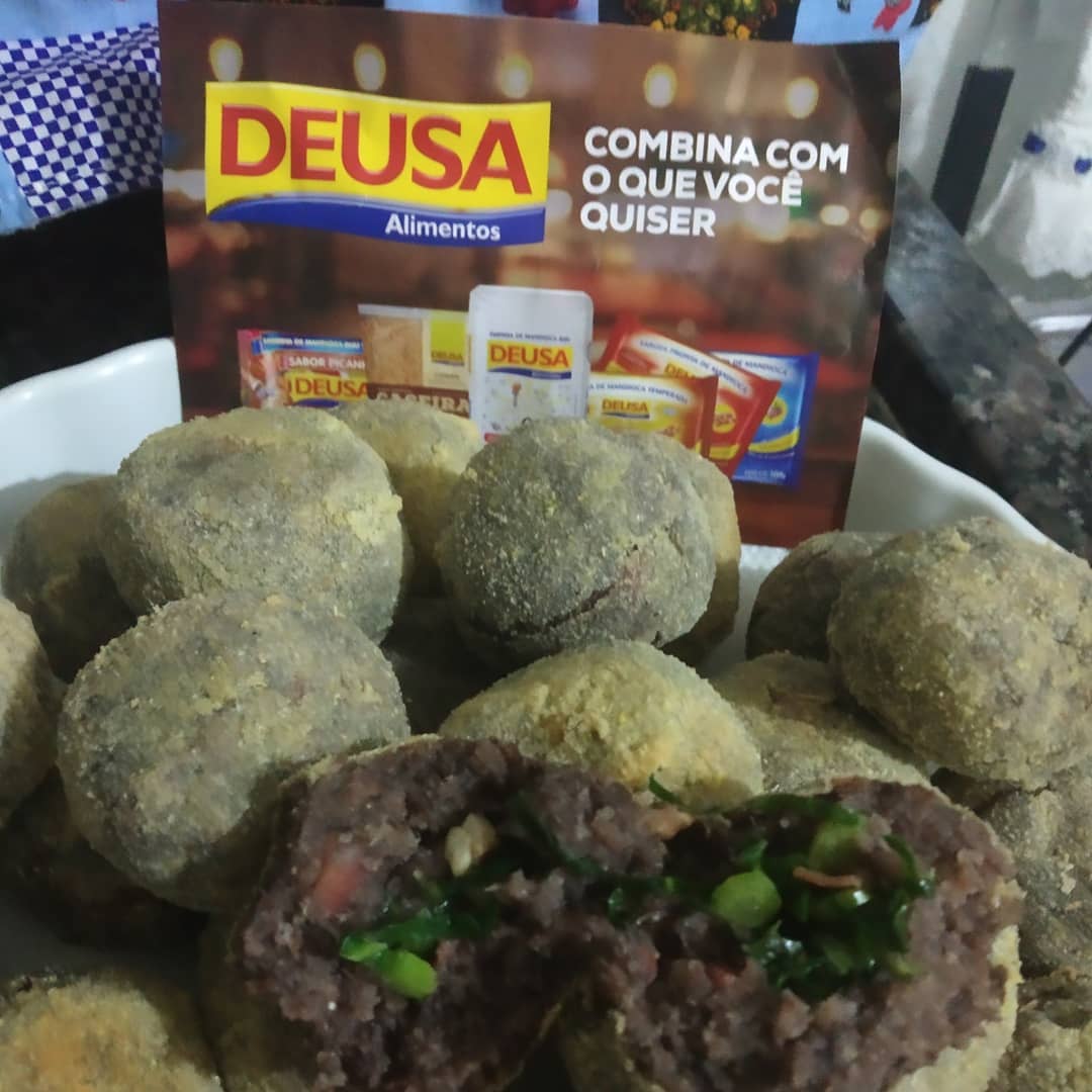 Aprenda a Fazer Bolinho de Feijoada com Farinha de Mandioca Biju